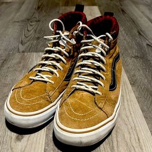 Vans MTE Shoe w/ Primaloft size 9